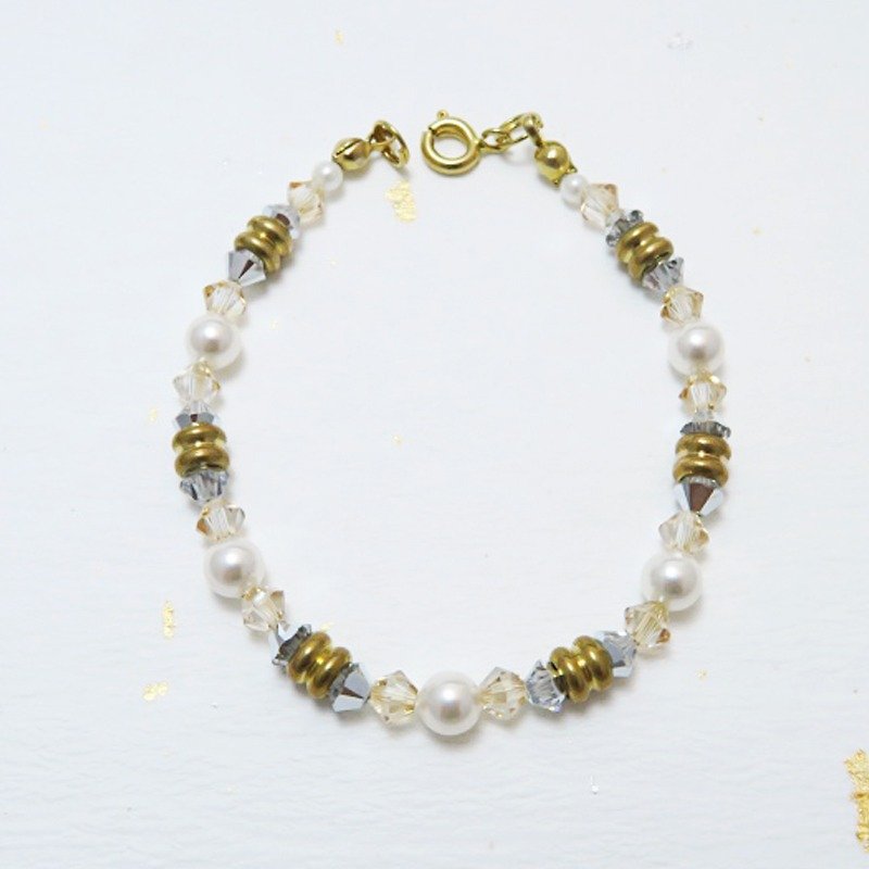 Pyramid ◆ golden - Swarovski crystal pearls / Japan beads / Bronze/ bracelet bracelet gift custom designs - งานโลหะ/เครื่องประดับ - วัสดุอื่นๆ สีทอง