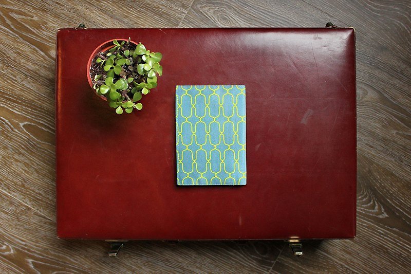 護照套(短)-鐵花窗2號/古董藍＋葉芽綠色 - 護照套 - 其他材質 藍色