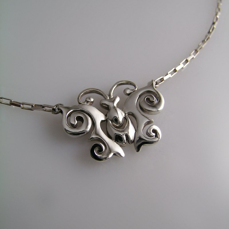 FUHSIYATUO Butterfly Sterling Silver Pendant - สร้อยคอ - โลหะ ขาว