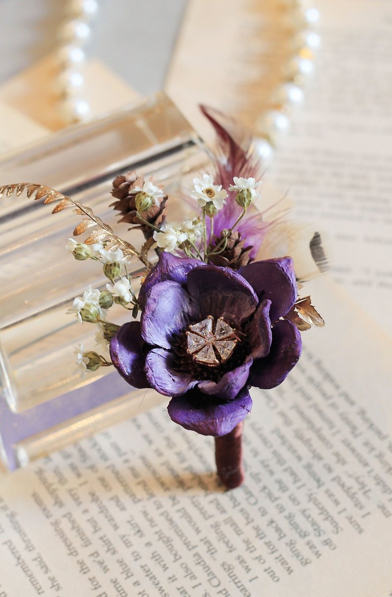 Handmade dried flower brooch [series] Songhua / gold leaf (purple) - เข็มกลัด - พืช/ดอกไม้ สีม่วง