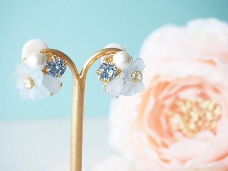 [14kgf] clear flower earrings / earrings (blue) - ต่างหู - โลหะ 