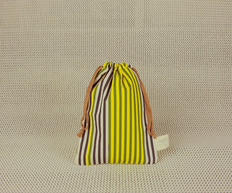 金箍包 束口包＃4 - 化妝袋/收納袋 - 棉．麻 黃色