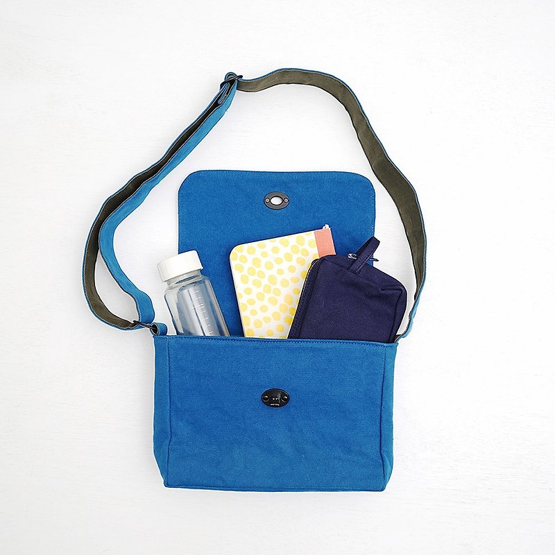 Mushroom MOGU/Canvas Messenger Bag/May Cobalt Blue - กระเป๋าแมสเซนเจอร์ - ผ้าฝ้าย/ผ้าลินิน สีน้ำเงิน