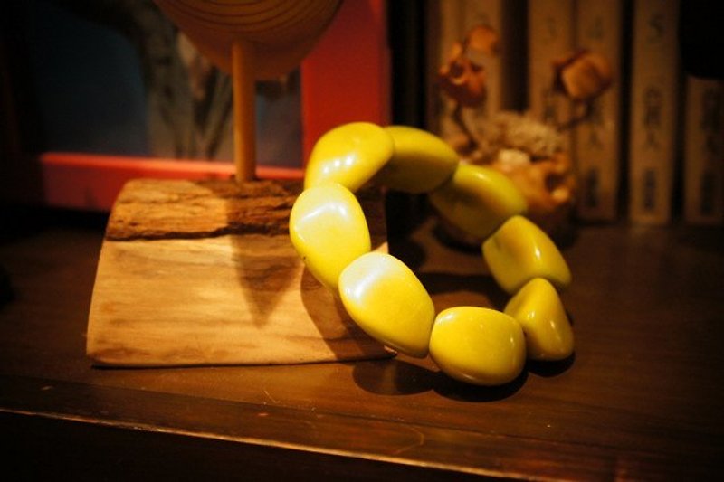 Vista [knowledge], South America, Tagua fruit ivory bracelet - type water chestnut, lemon - Bracelets - Plants & Flowers Yellow