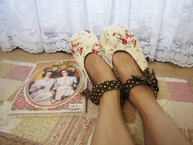 **Looking Xianduruila Cinderella**- Floral ankle buckle warm indoor shoes spot - รองเท้าแตะในบ้าน - ผ้าฝ้าย/ผ้าลินิน สีนำ้ตาล