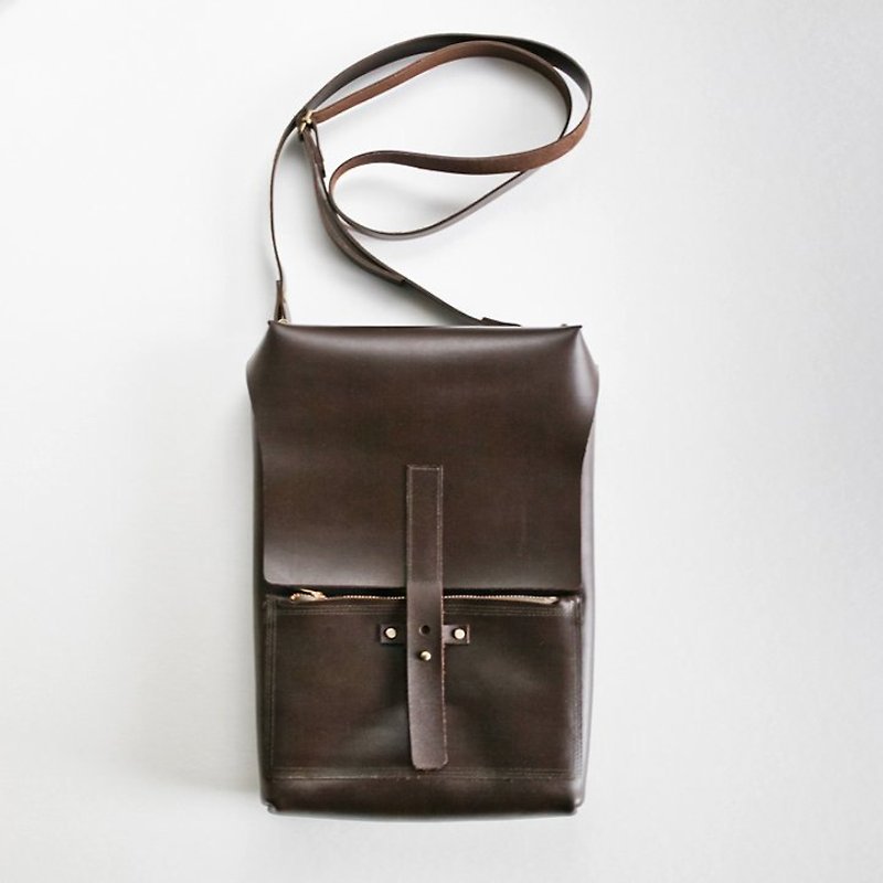 Handmade Genuine Leather brown Messenger Bag - ショルダーバッグ - 革 ブラウン