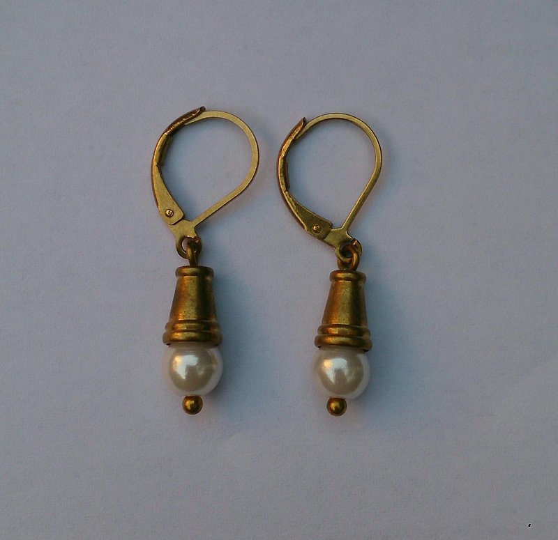 Cone pearl earrings - Earrings & Clip-ons - Gemstone White