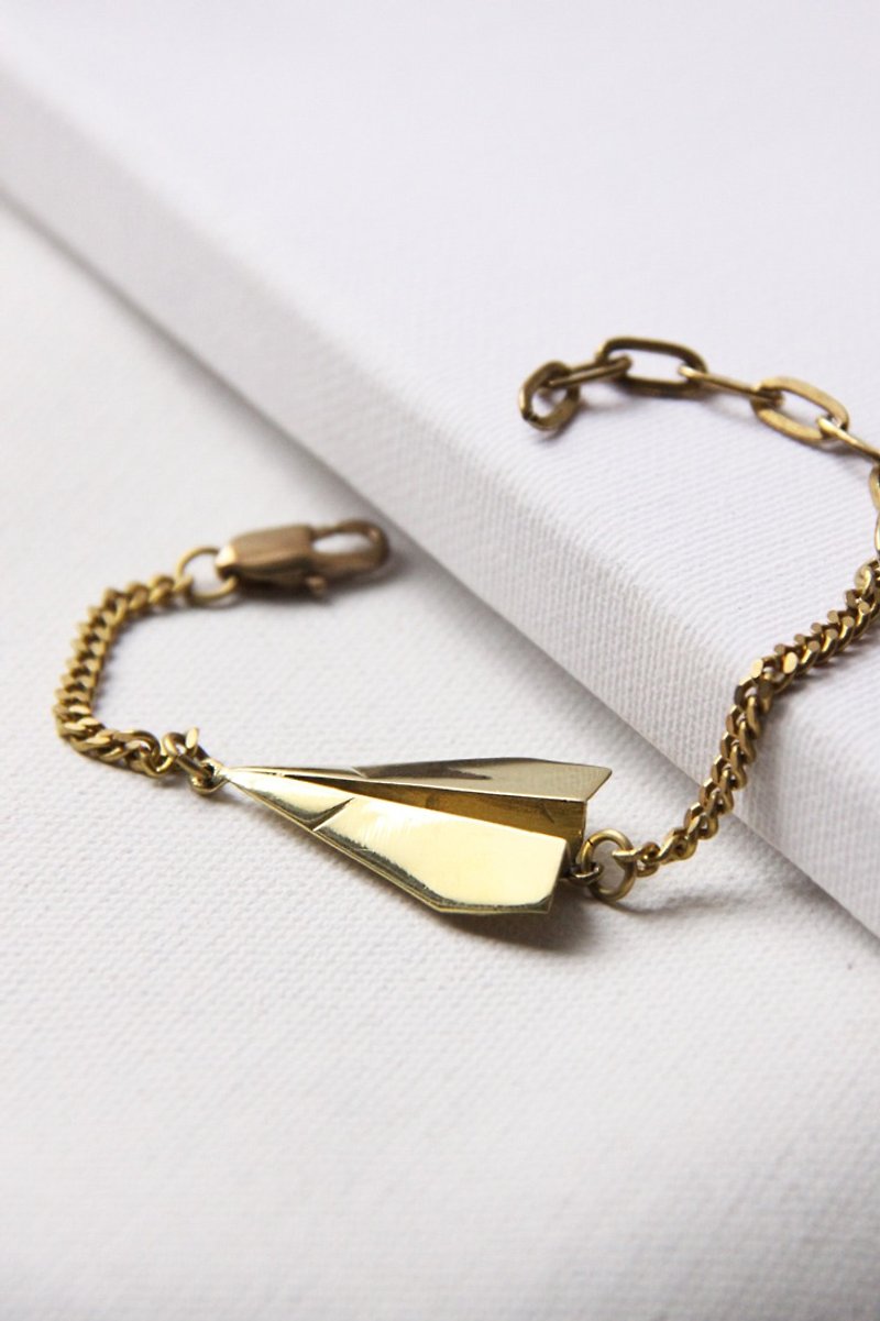 Folded paper airplane bracelet by linen. - 手鍊/手環 - 其他金屬 