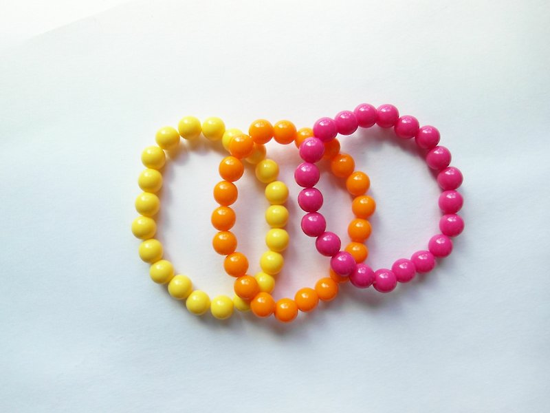 Basic models / hand-beaded bracelet - Bracelets - Plastic Multicolor