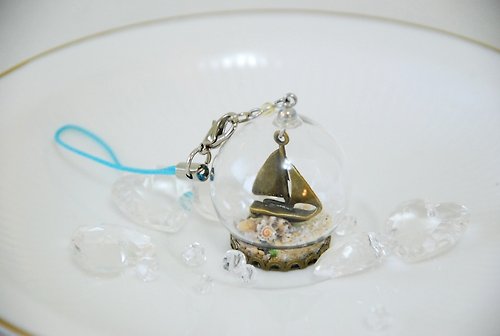 Princess Neko 貓公主 :: 貓公主 :: 玻璃小世界 。 帆 船 與 沙 灘 //吊飾/鑰匙圈