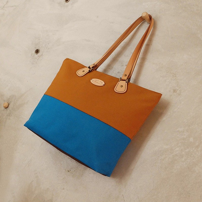 Orange-brown color matching game vs sapphire really bark to fashion bag shoulder bag sail Bu Tuote - กระเป๋าแมสเซนเจอร์ - หนังแท้ สีน้ำเงิน