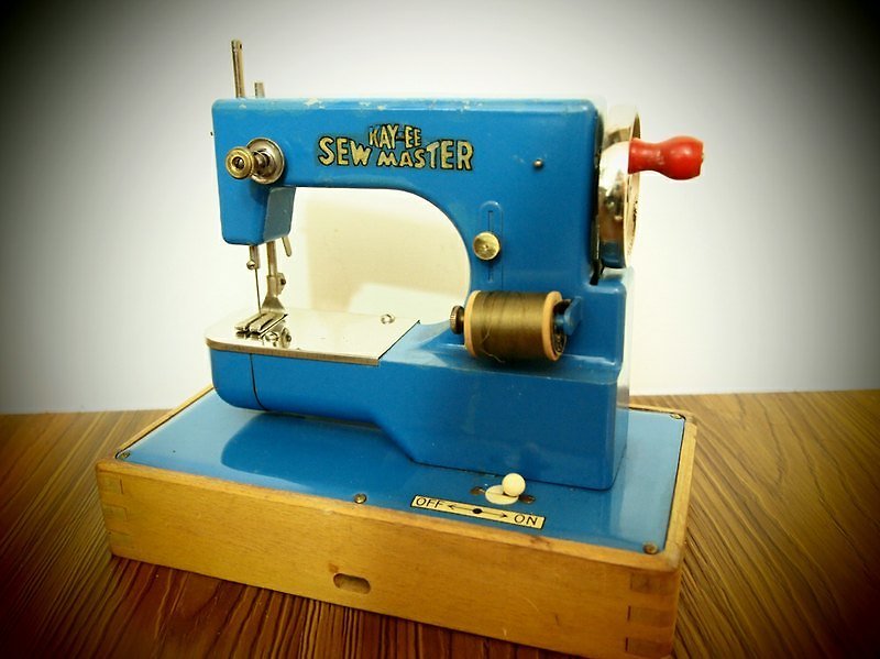 1940年代德國古董縫紉機 KAY an EE TOY SEWING MACHINE 藍 - その他 - その他の素材 ブルー