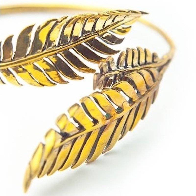 Fern leaf bangle in brass ,Rocker jewelry ,Skull jewelry,Biker jewelry - สร้อยข้อมือ - โลหะ 