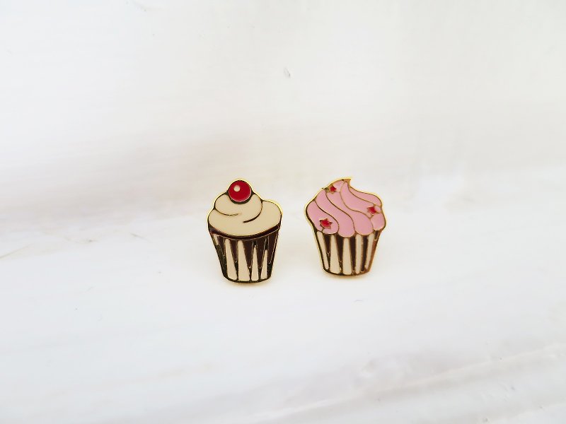 Cupcakes pin earrings - Earrings & Clip-ons - Enamel Red