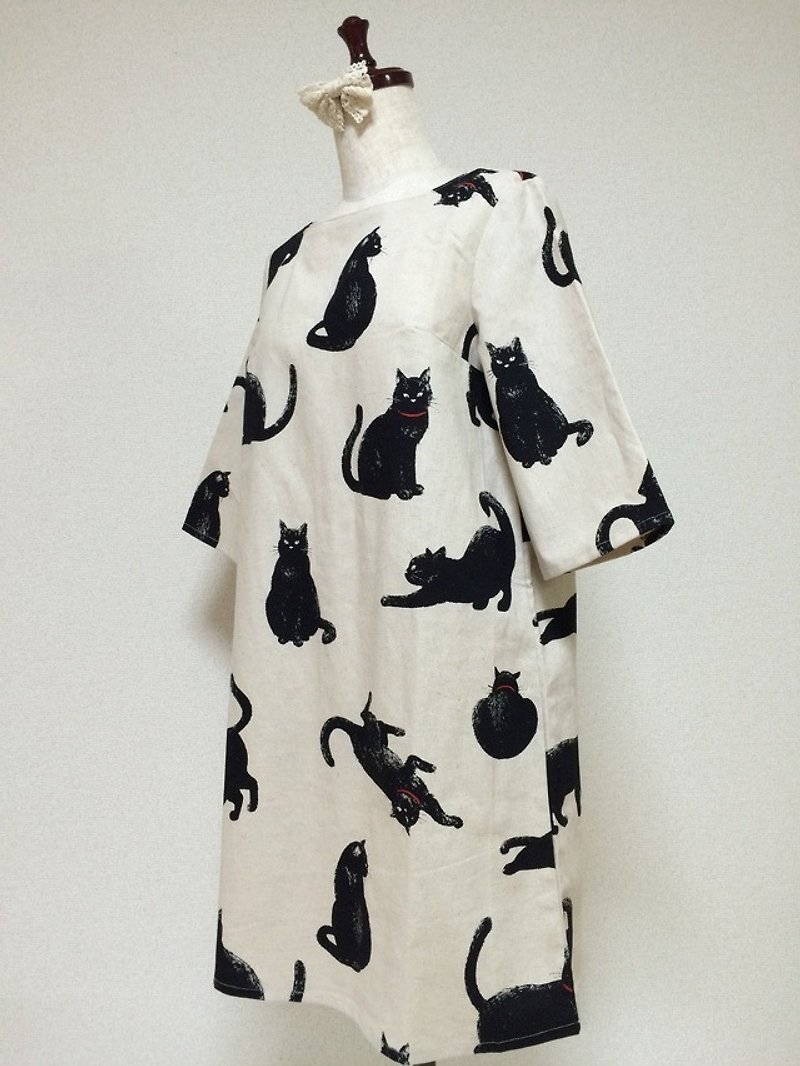 こなまいきな黒猫：五分袖ワンピース：生成り - 連身裙 - 棉．麻 白色