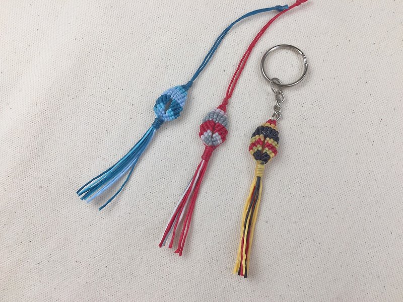 [There are fish every year] Silk Wax thread handmade pendant - พวงกุญแจ - วัสดุอื่นๆ หลากหลายสี
