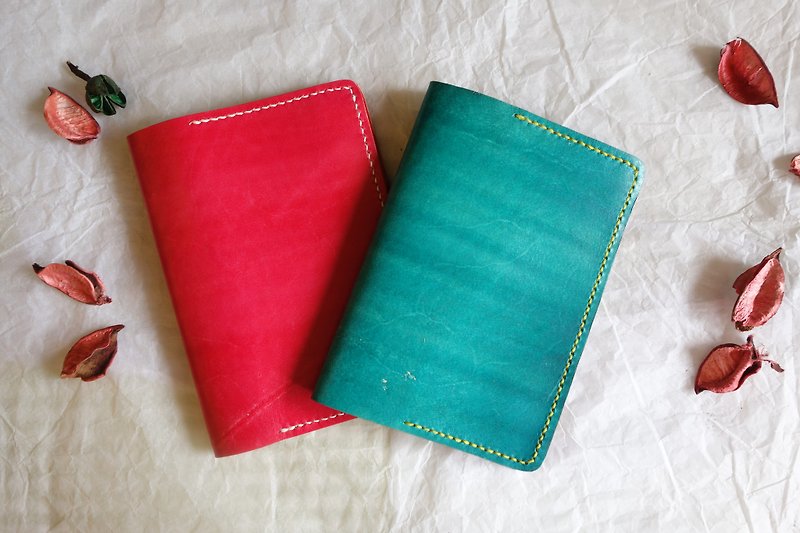 * To travel with hand-dyed leather passport holder / leather passport cover notebook PDA customized print leather hand-stitched English words - Passport Holders & Cases - Genuine Leather 