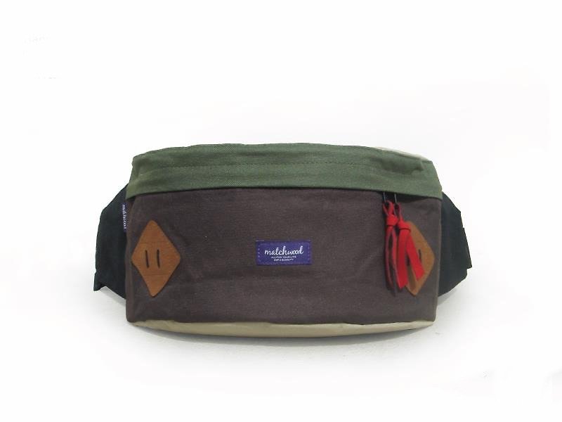 Matchwood Handy Outdoor Purse Backpack Crossbody chest bag pig nose brown models - กระเป๋าแมสเซนเจอร์ - วัสดุอื่นๆ สีทอง