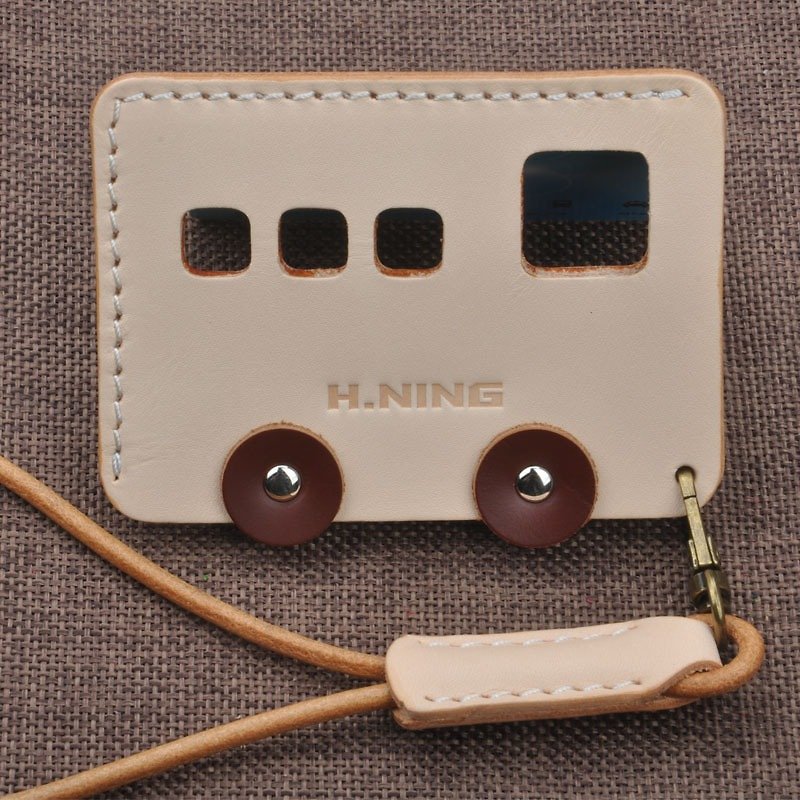 Handmade leather creative card holder, cute car card holder with wrist strap made of vegetable tanned cowhide - เครื่องหนัง - หนังแท้ 