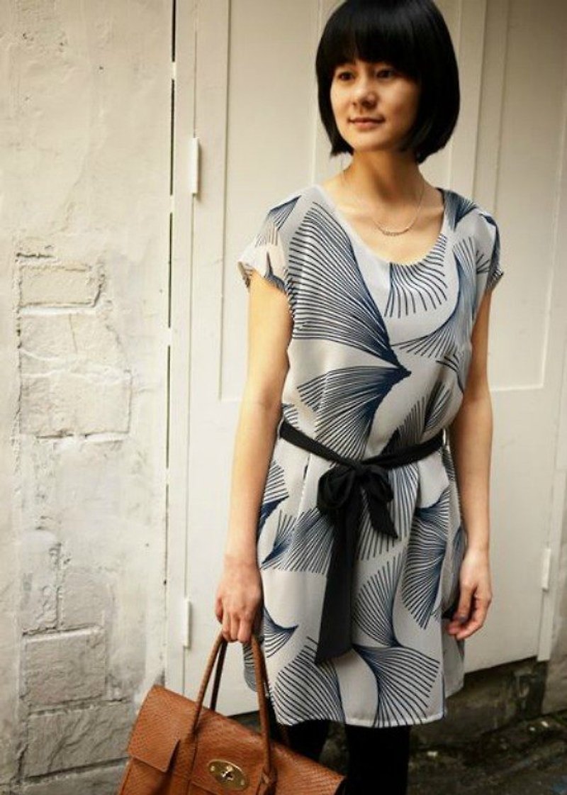 Georgia Tsao //扇形線條綁帶洋裝 - 連身裙 - 其他材質 藍色