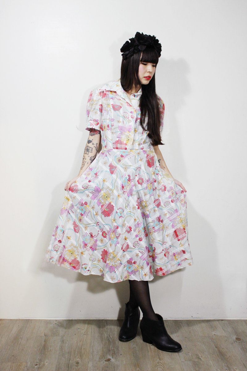 F568 (Vintage) white with delicate flower color cotton short-sleeved plaid dress {vintage} - ชุดเดรส - วัสดุอื่นๆ ขาว