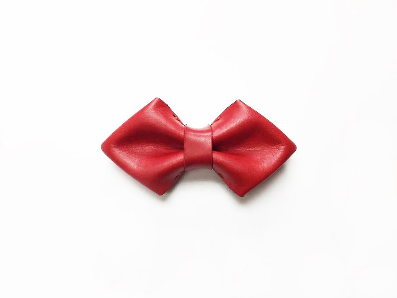 Red Diamond Leather Bowtie - หูกระต่าย/ผ้าพันคอผู้ชาย - หนังแท้ สีแดง