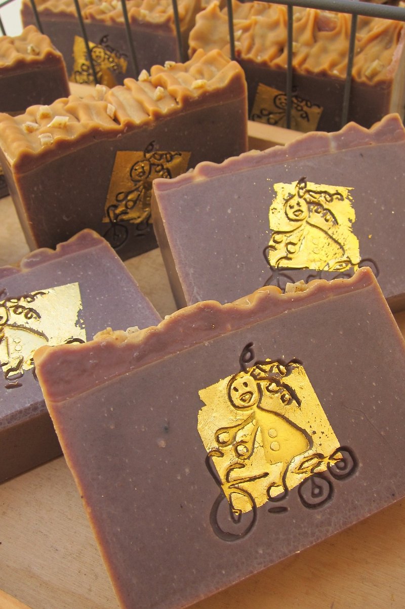 Afro child --handmade soap Golden Years cocoa butter moisturizing soap Cocoa soap "soap. Handmade se ke san っ "jian - สบู่ - วัสดุอื่นๆ สีแดง