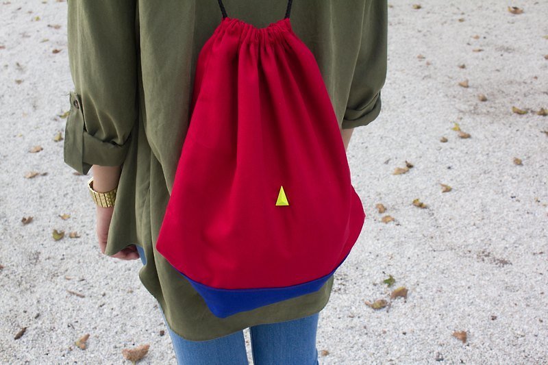 簡約雙色束口袋（飽和紅佐寶藍） - กระเป๋าหูรูด - วัสดุอื่นๆ สีแดง