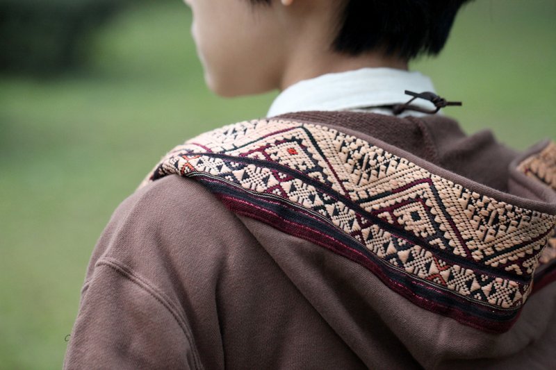 Original Remake魯族刺繡拼接連帽外套（咖啡） - 帽T/大學T - 棉．麻 咖啡色