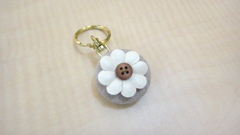 Cloth deduction feel white flowers keychain - Keychains - Other Materials White