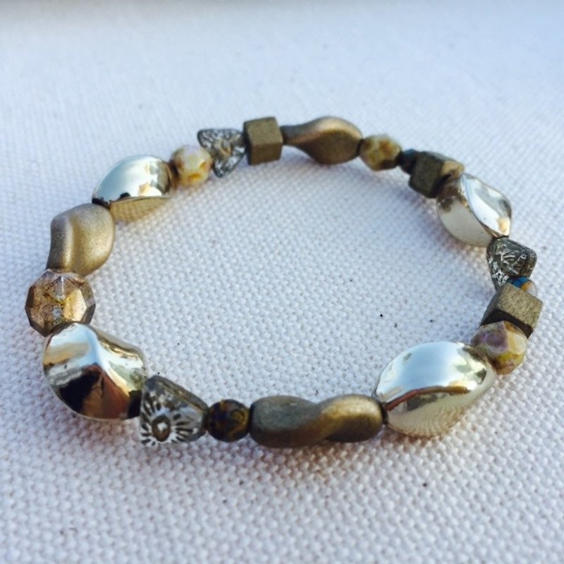 Retro matte gold colored glaze bracelet - สร้อยข้อมือ - วัสดุอื่นๆ สีทอง