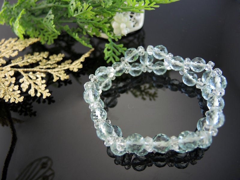 "Water Stone Crystal Dew-Aquamarine Glazed" Romantic and Elegant Sea Blue Glazed Bracelet - สร้อยข้อมือ - เครื่องเพชรพลอย สีน้ำเงิน