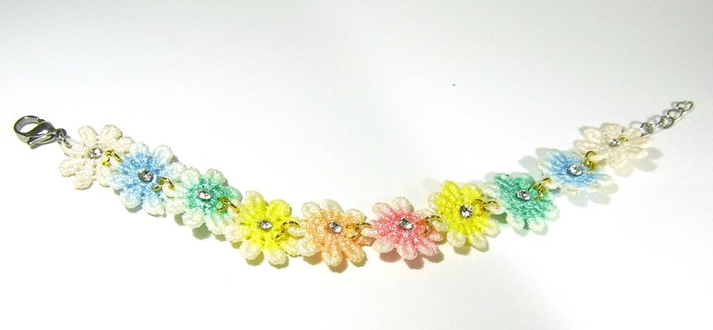 [A Lace lace water] colorful flowers and lively water lace bracelet - Bracelets - Other Materials Multicolor