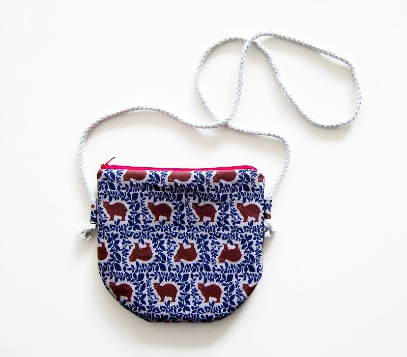 Semi-slung zipper bag / purse Forest Bear (also choose other purse fabric patterns) - กระเป๋าแมสเซนเจอร์ - วัสดุอื่นๆ สีน้ำเงิน