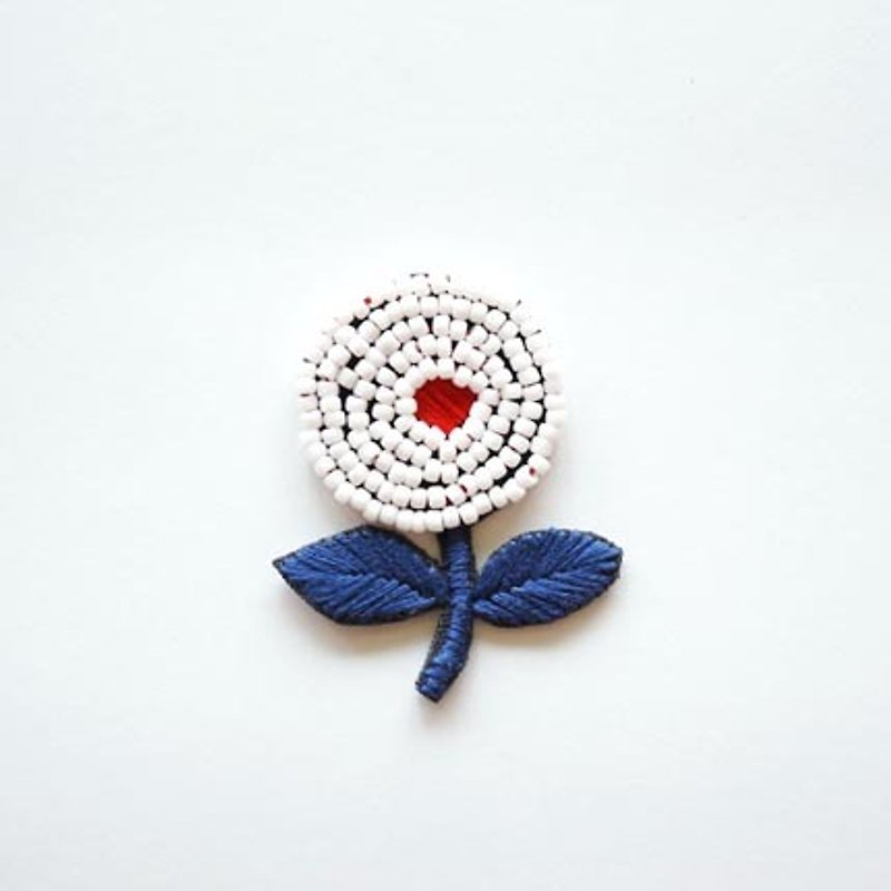 タンポポの手刺繍ビーズブローチ -ブルー - ブローチ - 刺しゅう糸 
