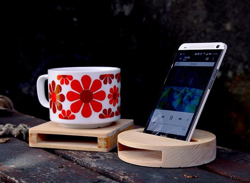 【Taiwanese Cypress】Cell Phone Sound Amplifier x Square Coaster - ที่ตั้งมือถือ - ไม้ สีทอง