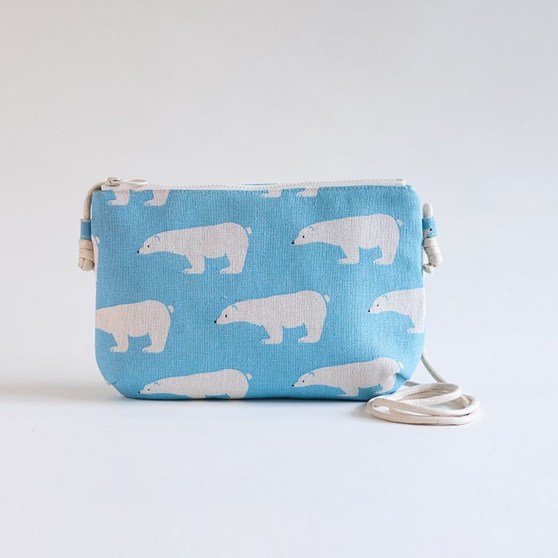 Hand-sewn pink blue polar bear small cross-shoulder bag - กระเป๋าแมสเซนเจอร์ - ผ้าฝ้าย/ผ้าลินิน สีน้ำเงิน