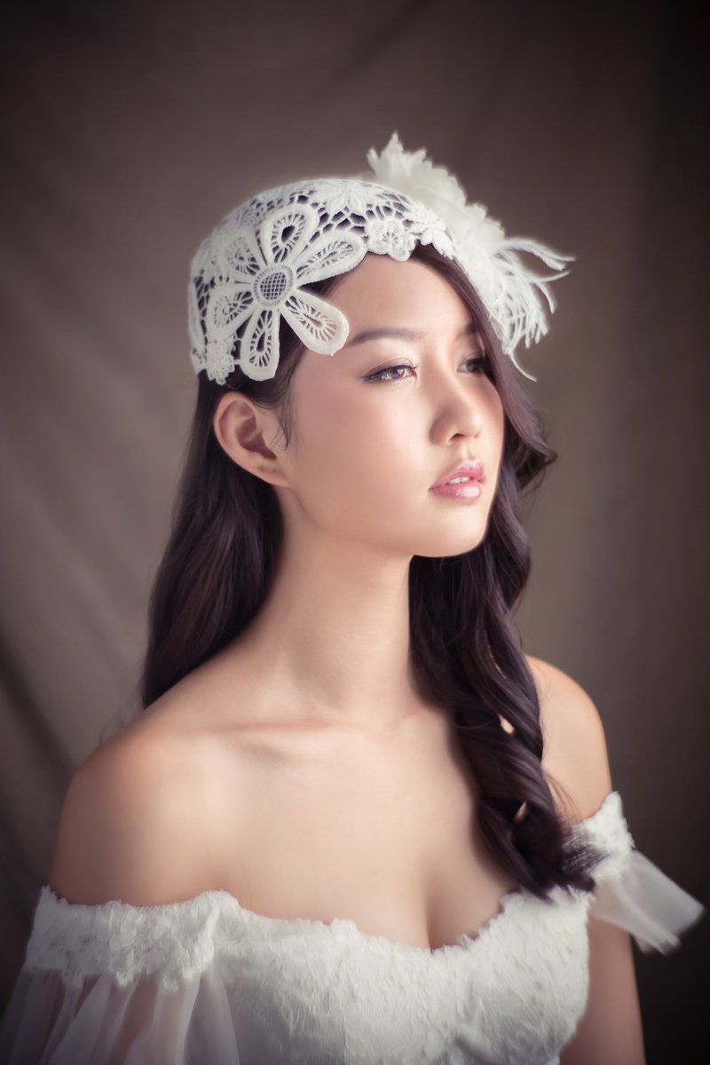 《Being of Love》蕾絲帽子＋真絲牡丹花／新娘頭飾／禮帽 - 帽子 - 其他材質 白色