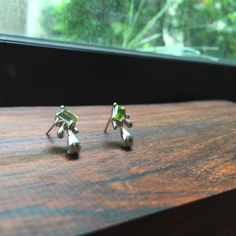 ♦ NINA SHIH JEWELRY ♦ Morning Dew :: olive Stone Silver Earrings - Earrings & Clip-ons - Gemstone Green