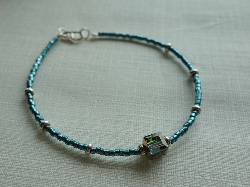 Bear ~ n ~ m + square side sparkling Bracelets & amp; Swarovski crystal & amp; Japanese beads - สร้อยข้อมือ - วัสดุอื่นๆ สีเขียว