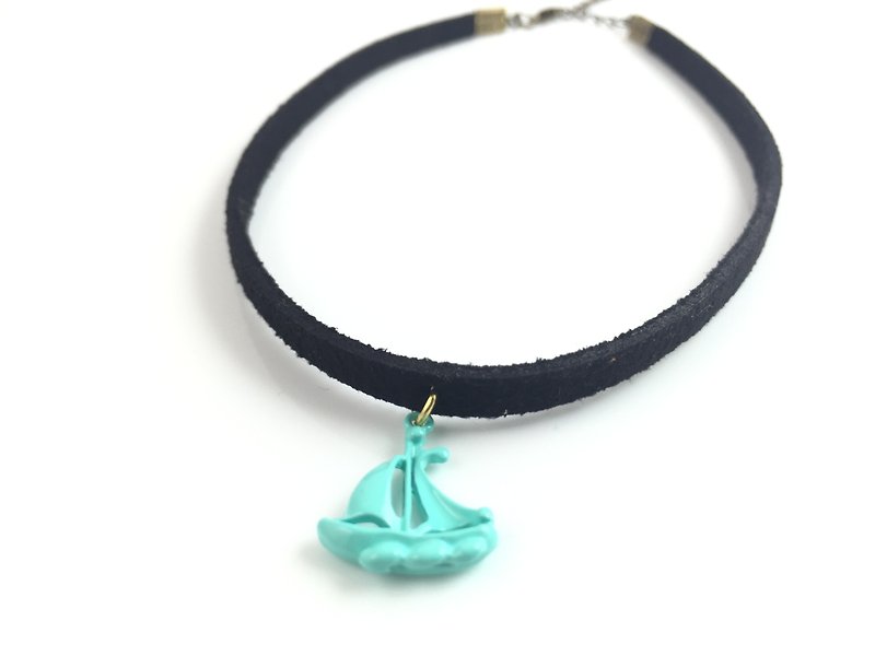 "Green light blue small sailboat Necklace" - สร้อยคอ - หนังแท้ สีดำ