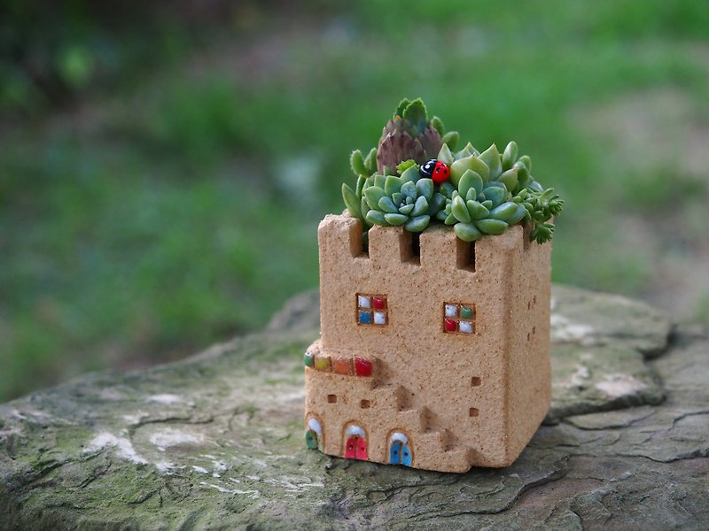[Garden Castle Garden] Pottery hand-made-super cute garden small castle (S) /rock yellow/ - Plants - Other Materials Yellow