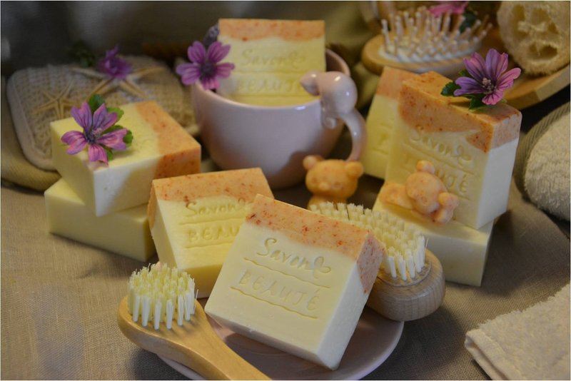 [Savon Beauté-莎媞作坊] 玫瑰天竺葵榛果保濕皂 - 沐浴乳/沐浴用品 - 植物．花 粉紅色