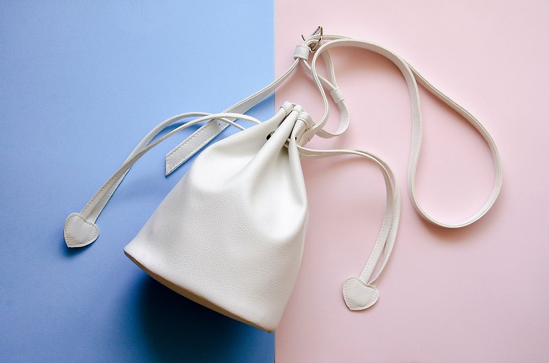 Candy style drawstring small bucket bag, portable and shoulder-carrying White / white - Messenger Bags & Sling Bags - Faux Leather White