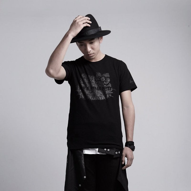 DYC X HELLO KITTY -TEE (Black) - 男 T 恤 - 其他材質 黑色