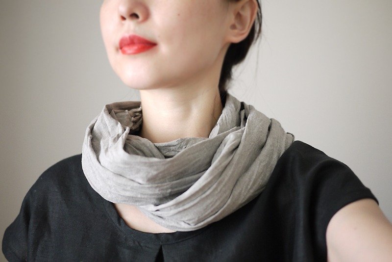 Hand-made travel companion taupe cotton / linen cotton scarves (available for men and women) - ผ้าพันคอ - วัสดุอื่นๆ สีนำ้ตาล