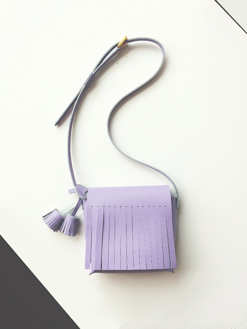 Zemoneni leather casual Shoulder bag with tassels in Purple color - กระเป๋าคลัทช์ - หนังแท้ สีม่วง