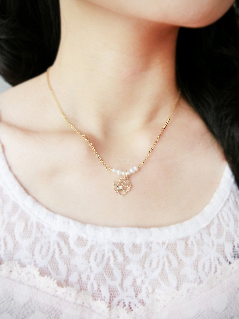 [Pearl Rose Fruit] Necklace - สร้อยคอ - เครื่องเพชรพลอย สีทอง