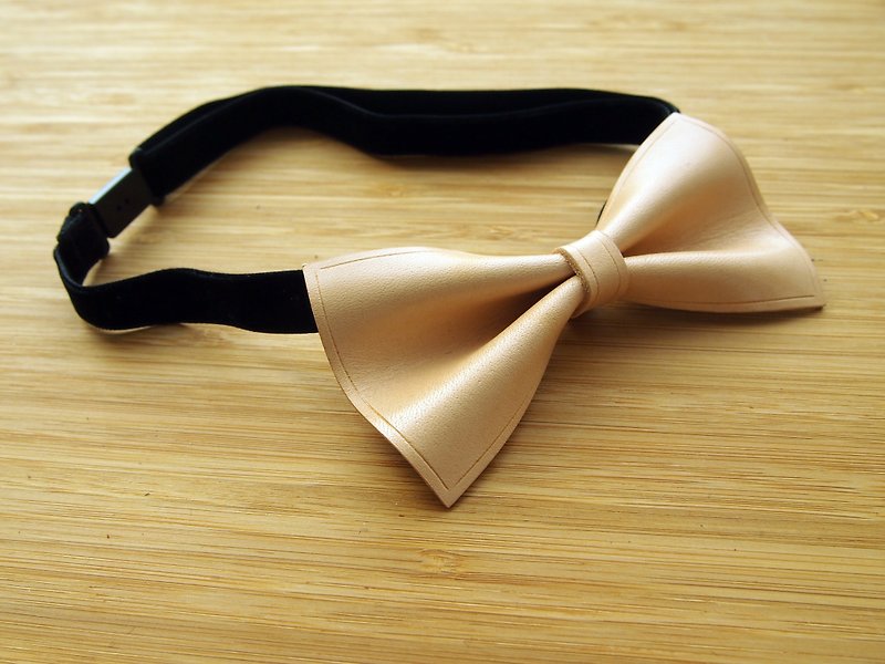 Hand-made natural color vegetable tanned leather bow tie - เนคไท/ที่หนีบเนคไท - หนังแท้ 