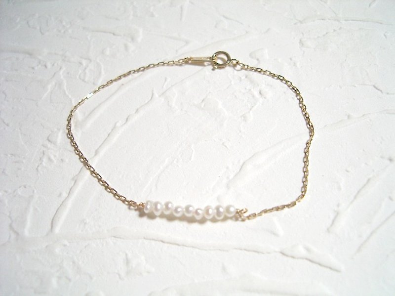 Pure 14k gold small pearl bracelet - สร้อยข้อมือ - วัสดุอื่นๆ สีกากี